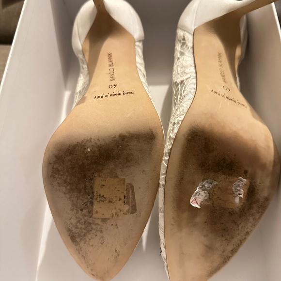 Manolo Blahnik Hangisi White Lace Bridal Heels - Picture 3 of 3
